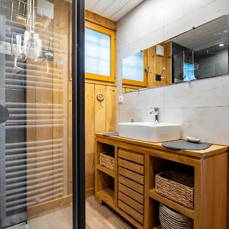 Le Perce-neige * Les Angles (Pyrenees-Orientales)