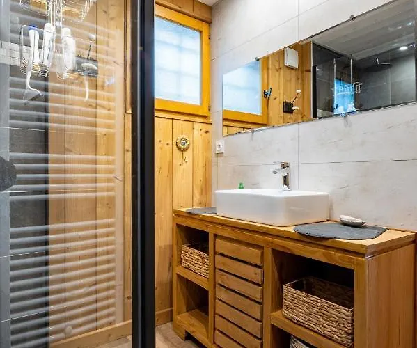 Le Perce-neige * Les Angles (Pyrenees-Orientales)